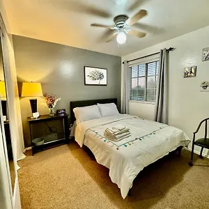 Homestay Cozy Private With Shared Bathroom Inside A House, Phoenix